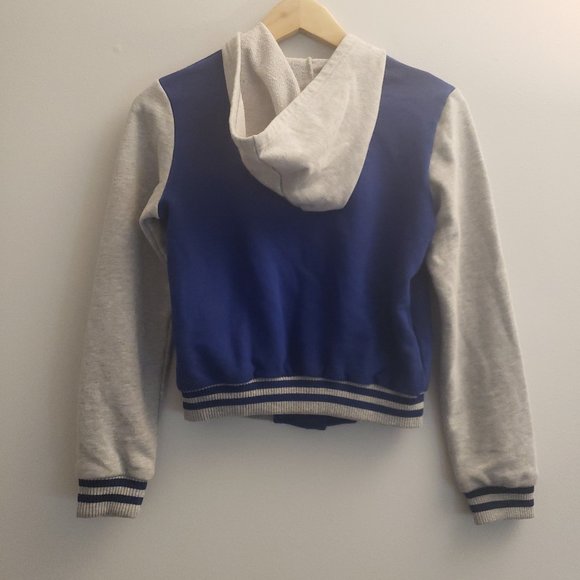 Cute Letterman Jacket. Good condition in size smal - Picture 5 of 5